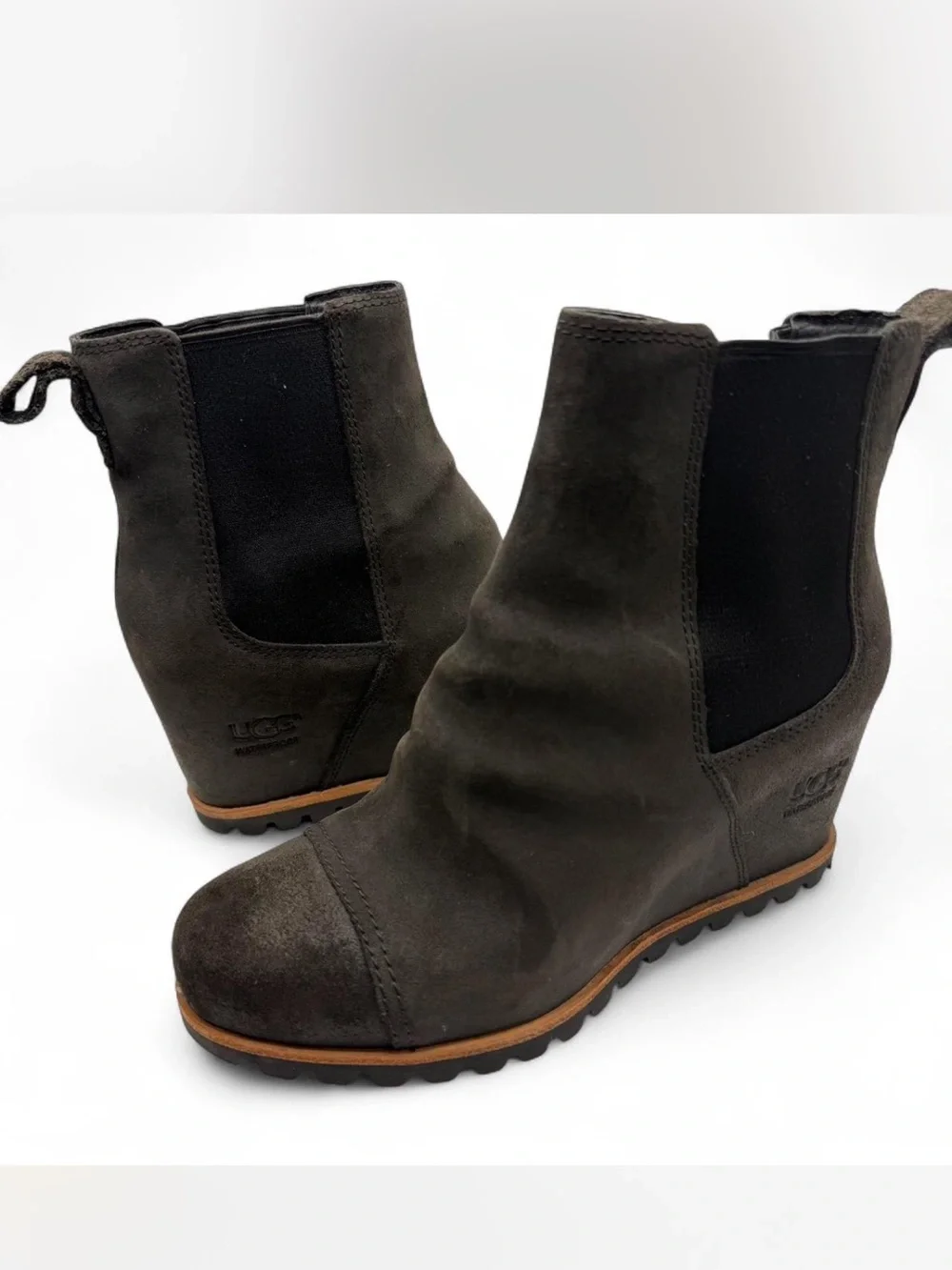 UGG Women's Pax Waterproof wedge Bootie